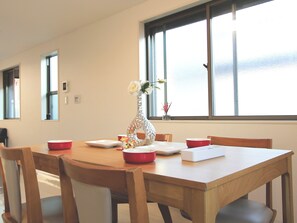Dining - NEW Shinjuku area, 6 min walk from Takadanobaba station, ideal for families and groups, TOWNHOUSE (新宿区)