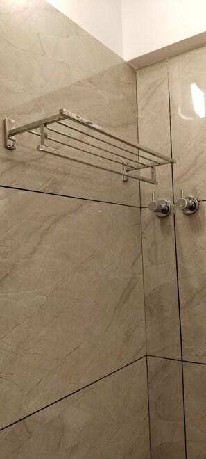 Deluxe Double Room | Bathroom | Separate bathtub and shower, towels, soap, shampoo
