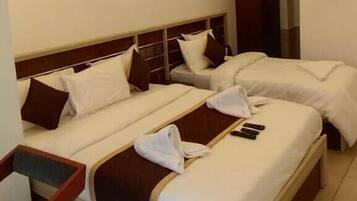Superior Triple Room, City View | Desk, soundproofing