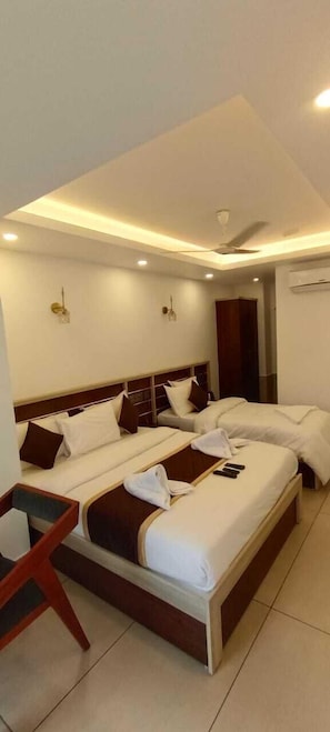 Superior Triple Room, City View | Desk, soundproofing - Paul residency (Aluva)