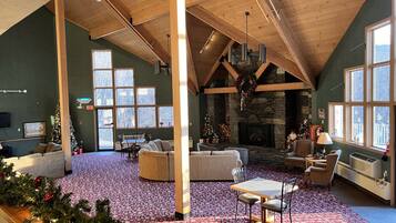 Smart-TV, Kamin, Tischfußball, Tischtennisplatte