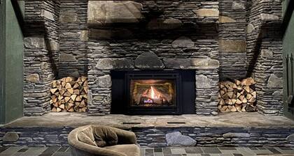 Resort Hotel at Loon Mountain w/pool, hot tub, Ski Hike