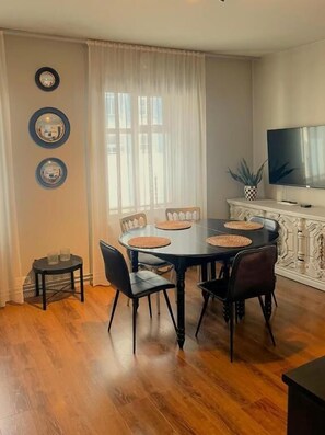 Luxe appartement | Dineerruimte