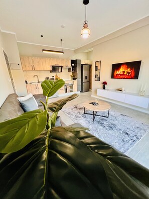 Smart TV - Luxury 1bedroom self-catering apartment boasting views of the majestic KgaleHill (Gaborone)