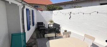 House 200m from the beach, ideal for families and surfers