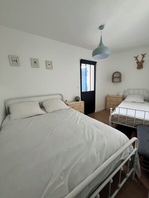 3 bedrooms, iron/ironing board, travel crib, WiFi