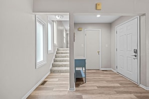 Interior - Chix Beach. Spacious 3 bedroom 2 bath condo in the best area of Virginia Beach. (Virginia Beach)