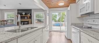 Chix Beach. Spacious 3 bedroom 2 bath condo in the best area of Virginia Beach.