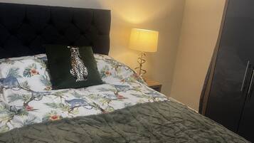 1 chambre, fer et planche Ă repasser, Wi-Fi, draps fournis