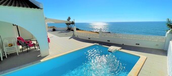 Seafront villa with private swimming pool