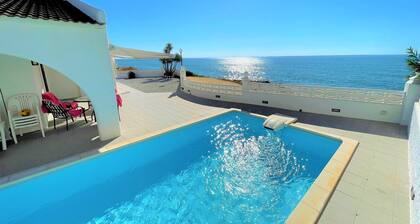Seafront villa with private swimming pool