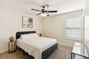 2 habitaciones, tabla de planchar con plancha y cuna de viaje 