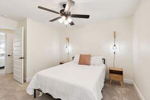 2 chambres, fer et planche à repasser, lit parapluie, Wi-Fi gratuit