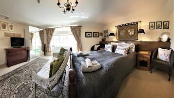 4 bedrooms, iron/ironing board, free WiFi, bed sheets