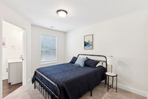 2 bedrooms, iron/ironing board, travel cot, free WiFi