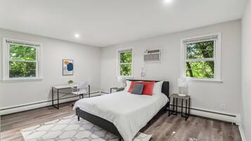 2 bedrooms, desk, iron/ironing board, travel crib