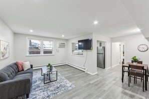 Smart TV, offices - Pine Brook 416 I Corporate 1.5Br Apartment ! Pool (Newark)