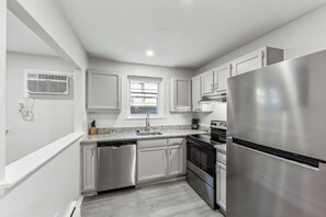 Fridge, oven, stovetop, dishwasher - Pine Brook 416 I Corporate 1.5Br Apartment ! Pool (Newark)