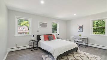 2 bedrooms, desk, iron/ironing board, travel crib