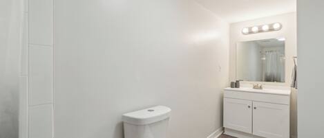 مجففات شعر، مناشف، ورق حمّام