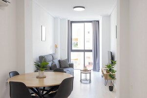 Una televisión de pantalla plana