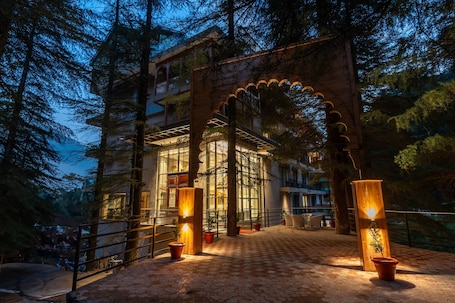 Exterior. Mastiff Select Mandavya Dharamkot, McLeodganj
