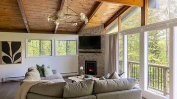 Smart TV, fireplace, offices