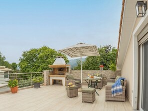 تناول الطعام بالخارج