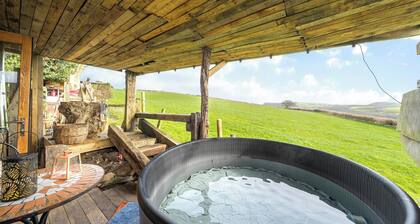 Cosy Rustic Cabin With hot tub and Country Views