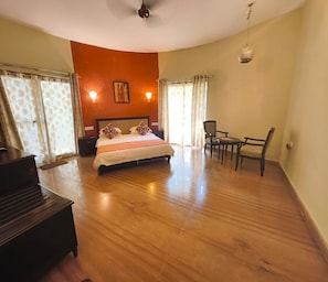 Luxury Room, Garden View | Egyptian cotton sheets, premium bedding, free WiFi, bed sheets - RiverRoost Resorts (Mangaluru)