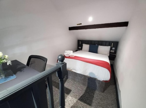 1 Bed Flat - Sleeps 2 - Parking - Balcony - Wifi - Nottingham