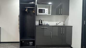Apartament | Cuina privada | Frigorífic, microones, forn i placa de cuina