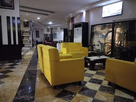 Área de estar no saguão