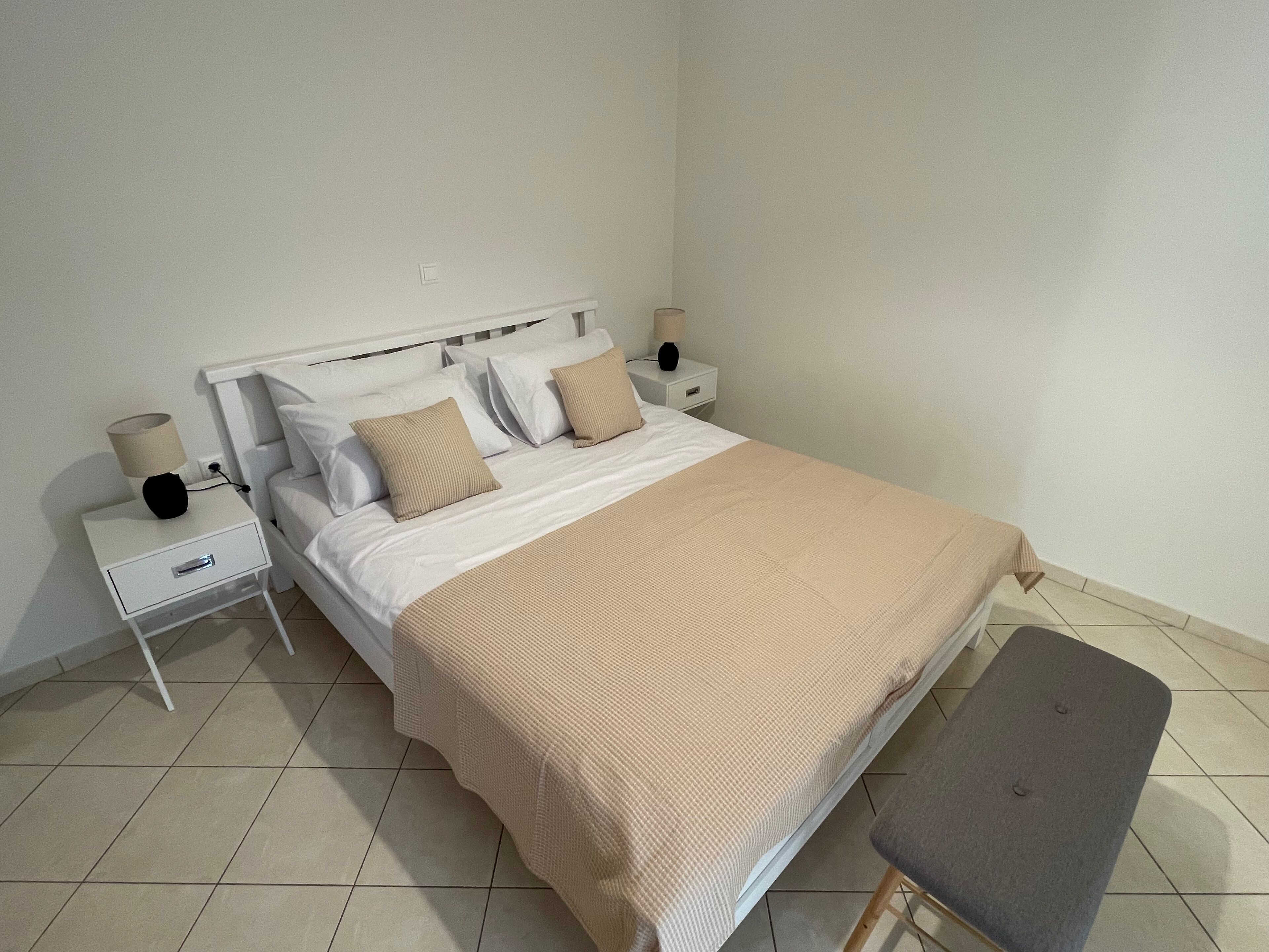 Leilighet – comfort, byutsikt | 2 soverom, blendingsgardiner, lydisolert og strykejern/-brett