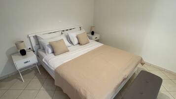 Leilighet – comfort, byutsikt | 2 soverom, blendingsgardiner, lydisolert og strykejern/-brett