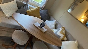 木屋 | 起居區 | 電視、壁爐