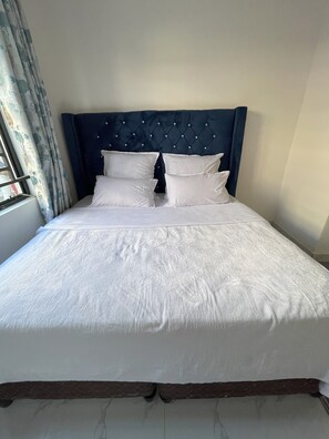 1 bedroom, iron/ironing board, WiFi, bed sheets - Wayimbila Apartments (Lusaka)