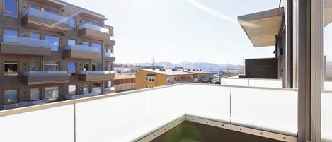 Classic Apartment | Balcony