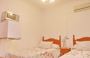 1 bedroom, bed sheets