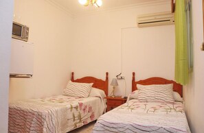 1 bedroom, bed sheets