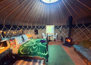 1 bedroom, bed sheets