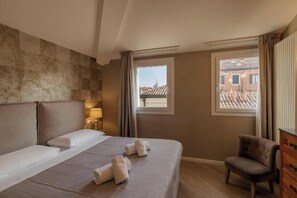 2 Schlafzimmer, Zimmersafe, Schreibtisch, Bügeleisen/Bügelbrett