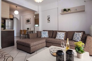 TV - Bright 1 Bd Apt in Ampelokipoi with Balcony (Athens)