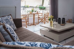 TV - Bright 1 Bd Apt in Ampelokipoi with Balcony (Athens)