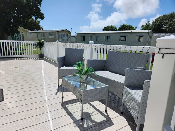 Cabin | Property grounds - D&ashortbreaks-stmargaretsbay-parking (Dover)