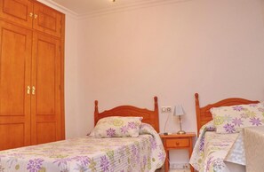 1 bedroom, bed sheets