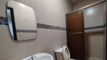 Dusche, Handtücher, Seife, Shampoo