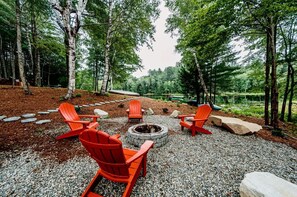 Property grounds - Treehouse Duo Lakefront  2 Private Hot Tubs (Belgrade)