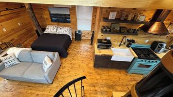 4 bedrooms, iron/ironing board, travel crib, free WiFi