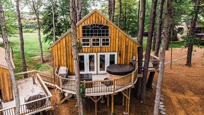 Treehouse Duo Lakefront 2 Private Hot Tubs